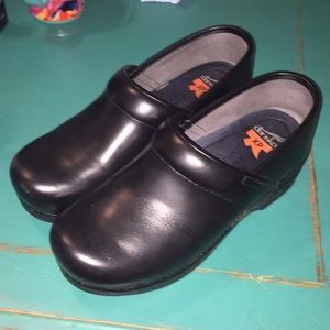 Black dansko XP brand new only worn once